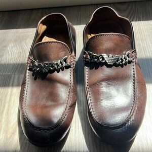 Emporio Armani Men’s vintage brown leather loafer, size 8.5. With chain logo.